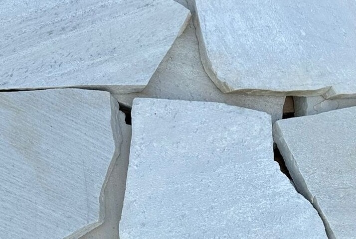 Gobi White, Flagstones